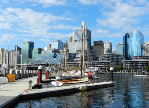 Klassische Boote vor moderner Kulisse. Darling Harbour